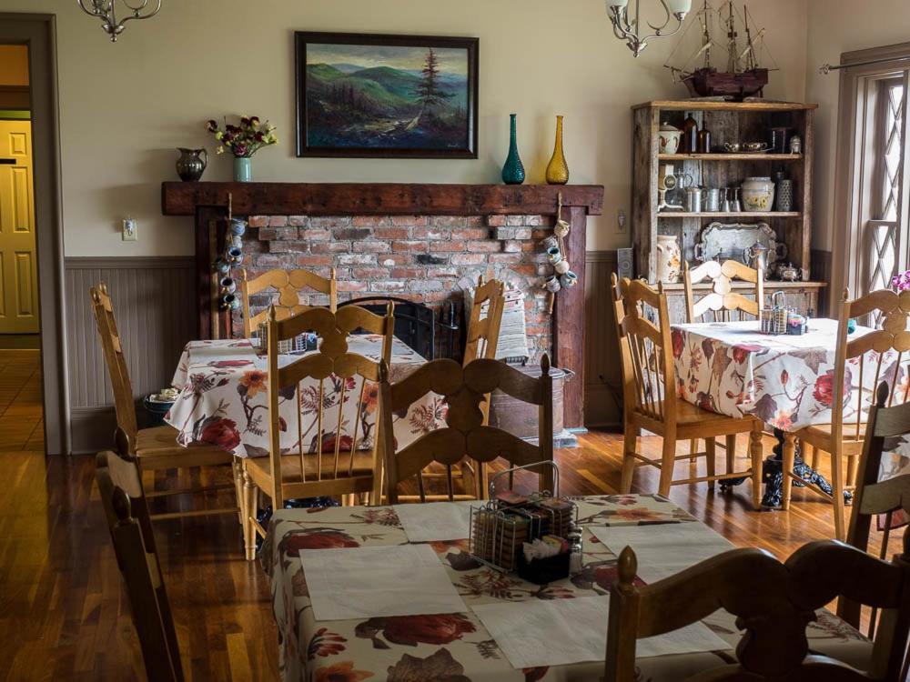 St. Martins Country Inn & Vaughan'S Restaurant Eksteriør billede